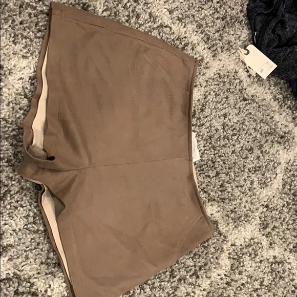 American Threads Pants - Brown snake skin shorts